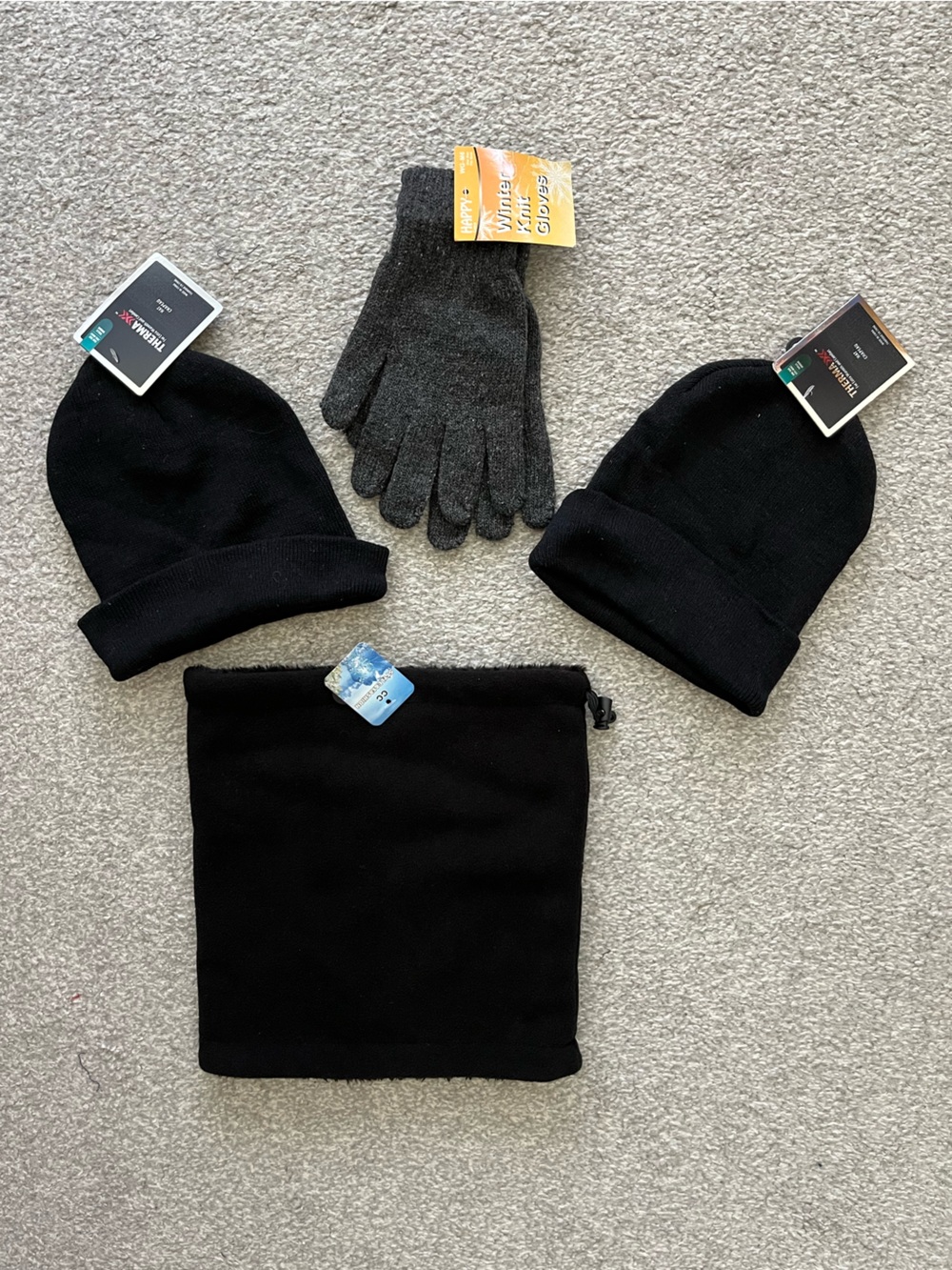 NWT Unbranded Mens Black Knit Beanie & Neck Gaiter Set with Gray Gloves